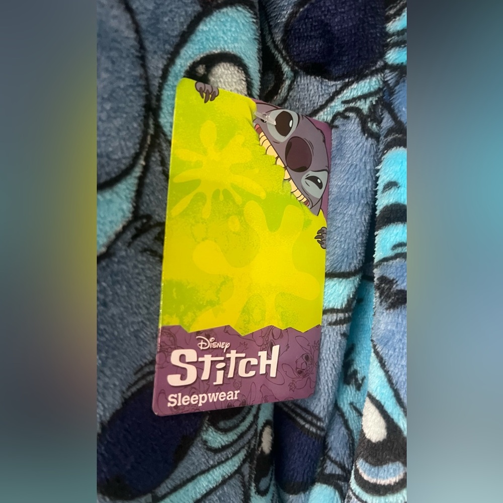 Disney Stitch Blue Character Hooded Blanket
PTP 26”, Length 65”Unisex size M - Picture 10 of 11